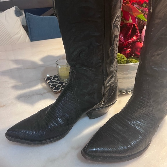 Tony Lama Black alligator skin cowboy boots - Picture 3 of 8